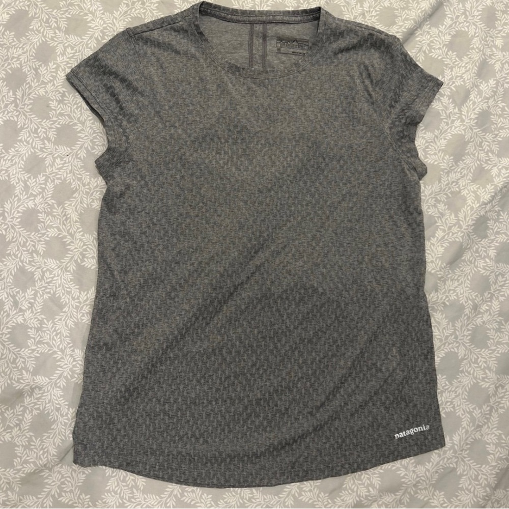 Patagonia Women’s (HTF) Grey Ridge Flow Athletic Keyhole T-Shirt